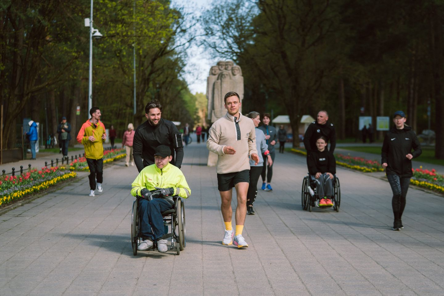 Rimi Rīgas maratona koptreniņā Mežaparkā pulcējas “Iekļaujošs maratons” dalībnieki