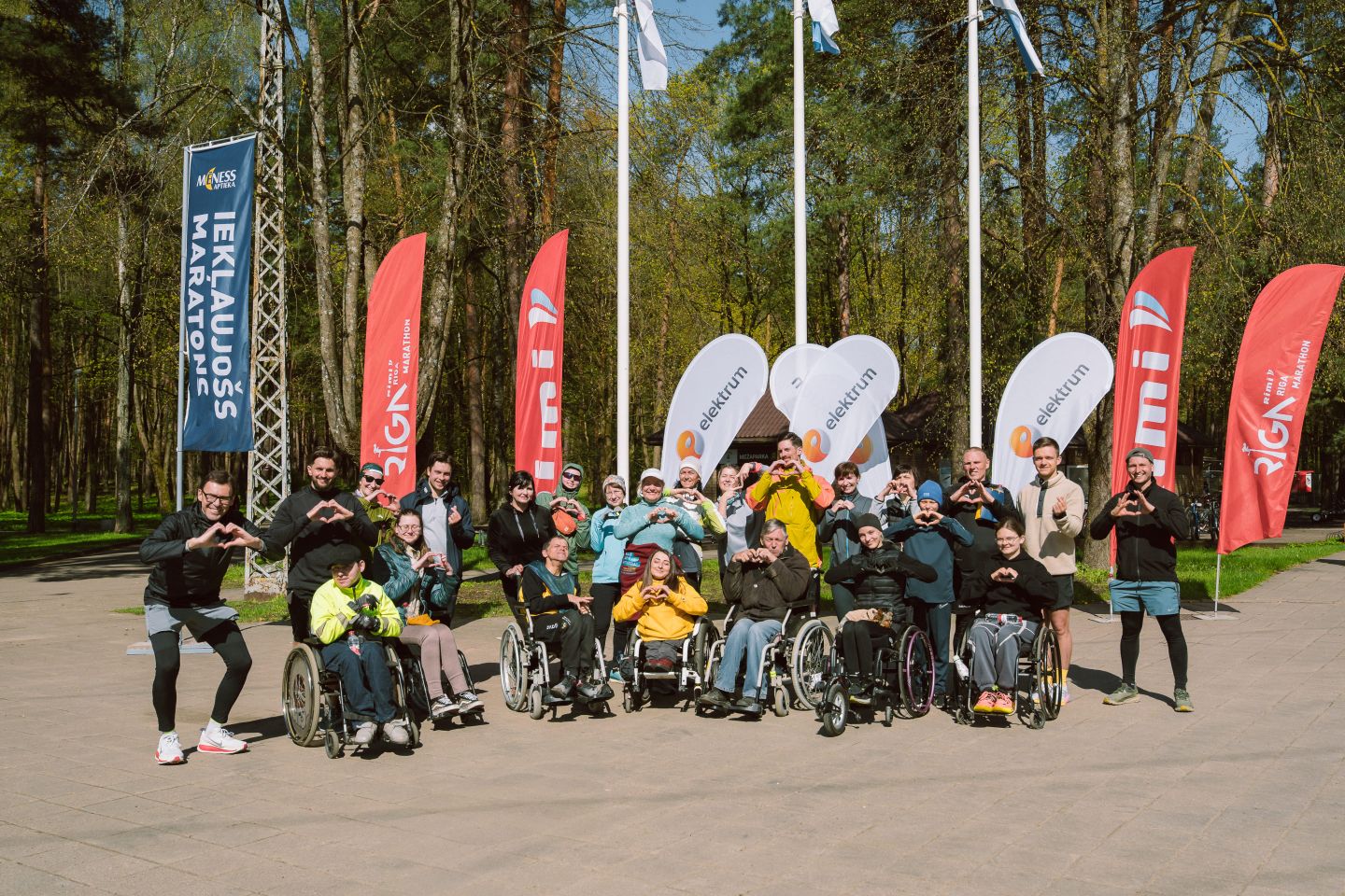 Rimi Rīgas maratona koptreniņā Mežaparkā pulcējas “Iekļaujošs maratons” dalībnieki