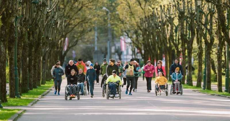 Rimi Rīgas maratona koptreniņā Mežaparkā pulcējas “Iekļaujošs maratons” dalībnieki