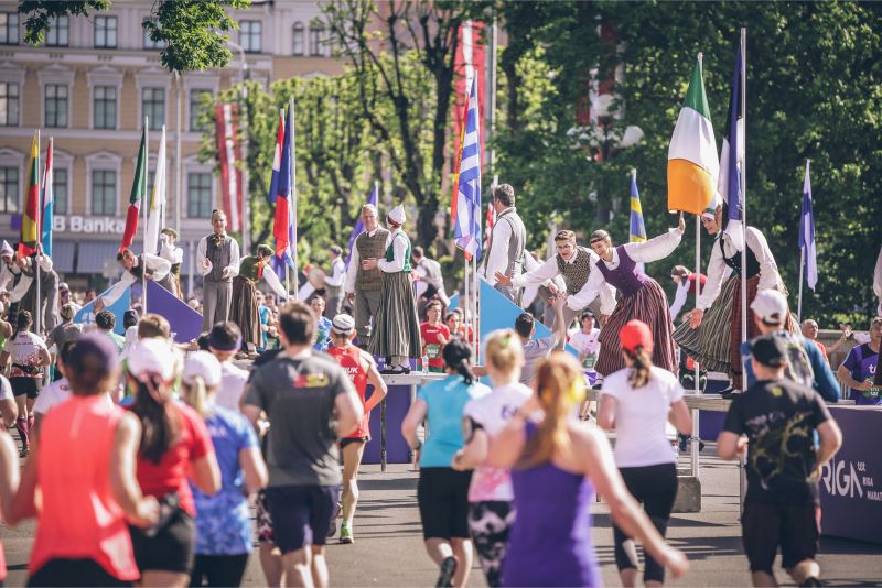 Svinīgi atklāts 35. jubilejas Rimi Rīgas maratons!