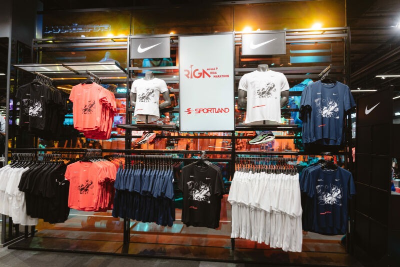 Borisa Bērziņa mākslas darba krekli