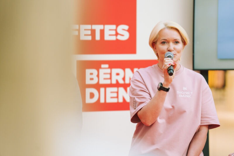 Press conference unveiling the 2026 medal design at the Spice shopping centre